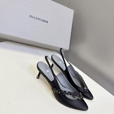 Balenciaga巴黎世家 × Manolo Blahnik 联名后绊带缎面水晶高跟鞋超多明星网红种草 Balenciaga巴黎世家 × Manolo Blahnik 联名后绊带缎面水晶高跟鞋超多明星网红种草