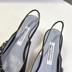 Balenciaga巴黎世家 × Manolo Blahnik 联名后绊带缎面水晶高跟鞋超多明星网红种草 Balenciaga巴黎世家 × Manolo Blahnik 联名后绊带缎面水晶高跟鞋超多明星网红种草