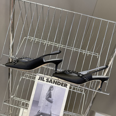 Balenciaga巴黎世家 × Manolo Blahnik 联名后绊带缎面水晶高跟鞋超多明星网红种草 Balenciaga巴黎世家 × Manolo Blahnik 联名后绊带缎面水晶高跟鞋超多明星网红种草