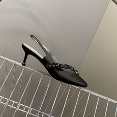 Balenciaga巴黎世家 × Manolo Blahnik 联名后绊带缎面水晶高跟鞋超多明星网红种草 Balenciaga巴黎世家 × Manolo Blahnik 联名后绊带缎面水晶高跟鞋超多明星网红种草