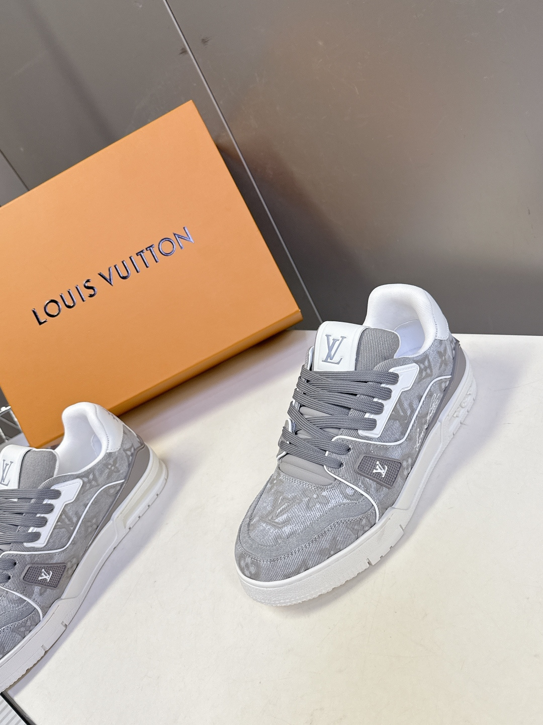 Louis Vuitton路易威登经典Trainer 系列运动鞋超多明星网红种草 鞋身以复古篮球鞋为灵感