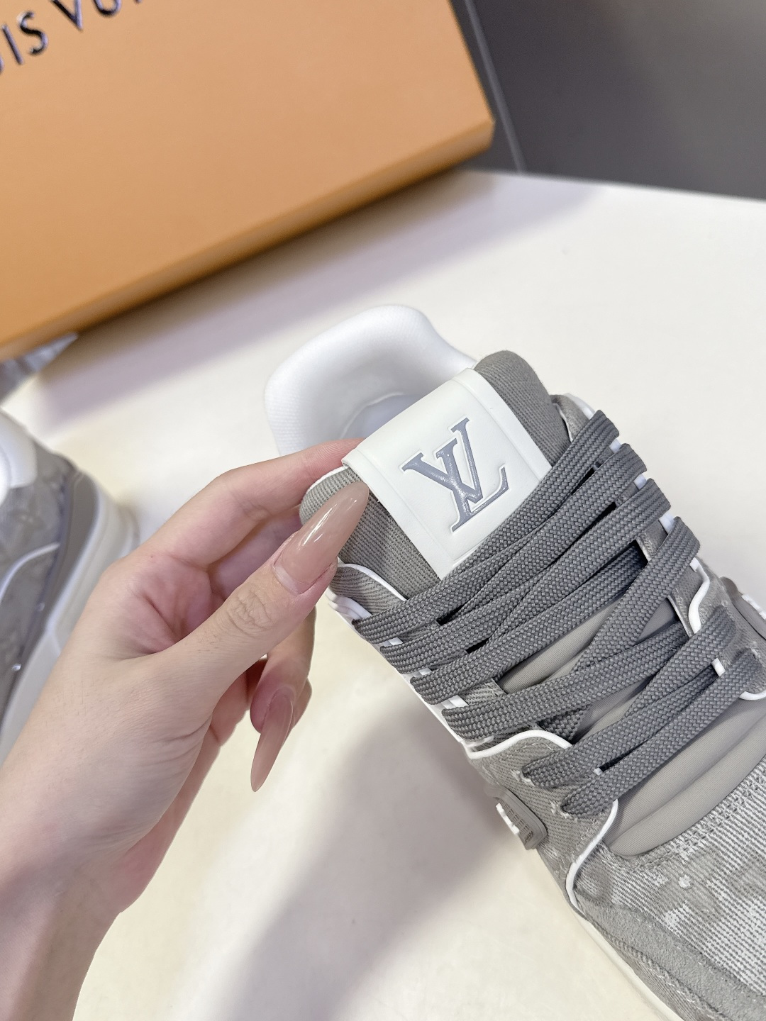 Louis Vuitton路易威登经典Trainer 系列运动鞋超多明星网红种草 鞋身以复古篮球鞋为灵感