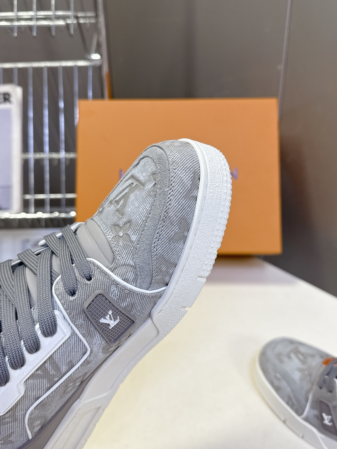Louis Vuitton路易威登经典Trainer 系列运动鞋超多明星网红种草 鞋身以复古篮球鞋为灵感