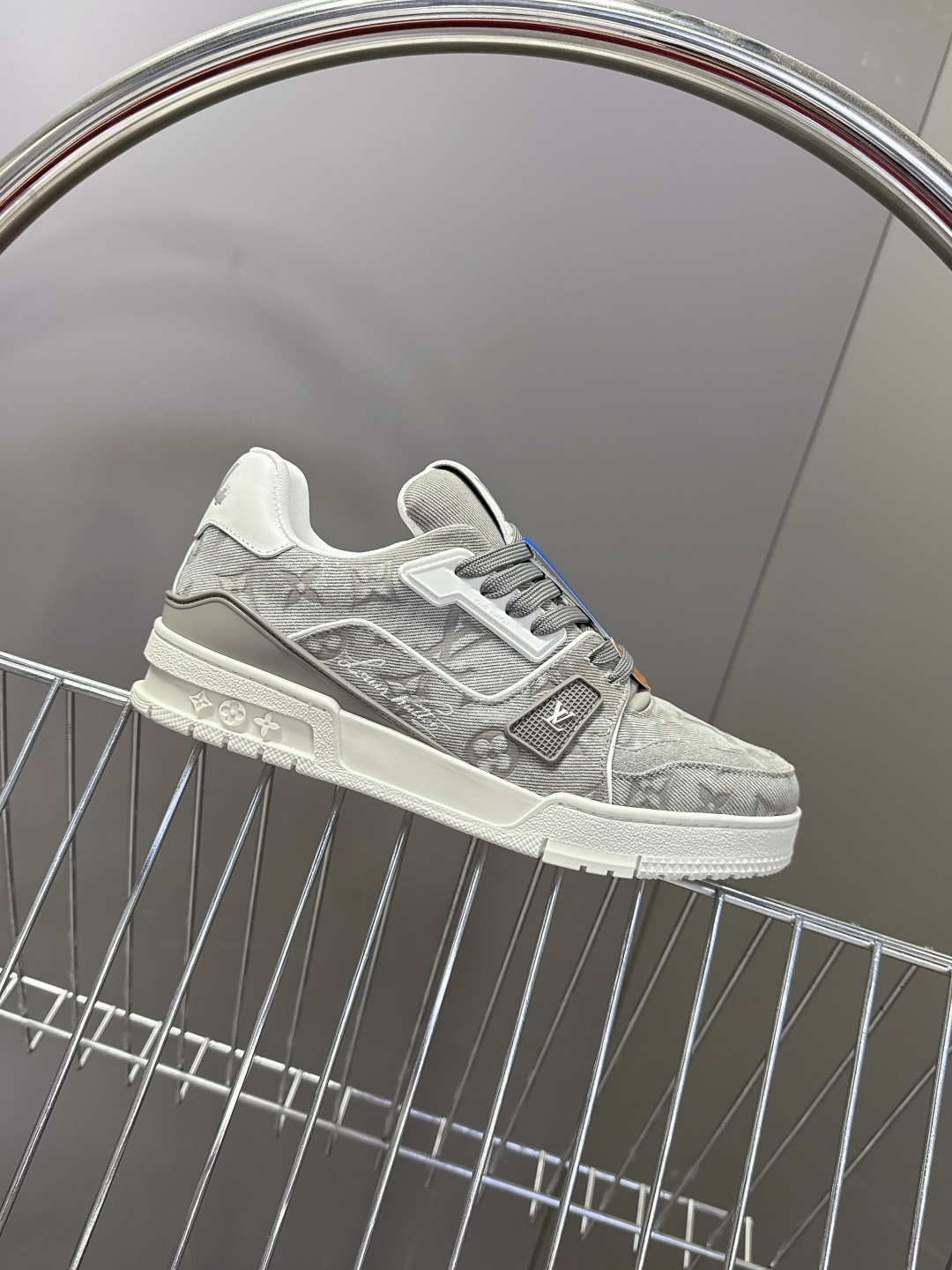 Louis Vuitton路易威登经典Trainer 系列运动鞋超多明星网红种草 鞋身以复古篮球鞋为灵感