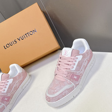 Louis Vuitton路易威登经典Trainer 系列运动鞋超多明星网红种草 鞋身以复古篮球鞋为灵感 Louis Vuitton路易威登经典Trainer 系列运动鞋超多明星网红种草 鞋身以复古篮球鞋为灵感