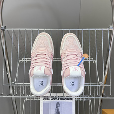 Louis Vuitton路易威登经典Trainer 系列运动鞋超多明星网红种草 鞋身以复古篮球鞋为灵感 Louis Vuitton路易威登经典Trainer 系列运动鞋超多明星网红种草 鞋身以复古篮球鞋为灵感
