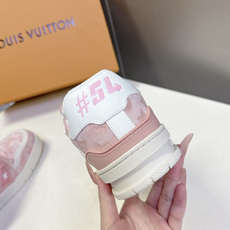 Louis Vuitton路易威登经典Trainer 系列运动鞋超多明星网红种草 鞋身以复古篮球鞋为灵感 Louis Vuitton路易威登经典Trainer 系列运动鞋超多明星网红种草 鞋身以复古篮球鞋为灵感