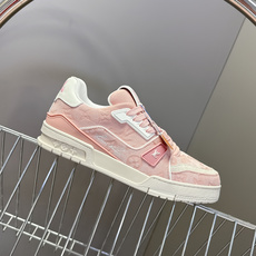 Louis Vuitton路易威登经典Trainer 系列运动鞋超多明星网红种草 鞋身以复古篮球鞋为灵感 Louis Vuitton路易威登经典Trainer 系列运动鞋超多明星网红种草 鞋身以复古篮球鞋为灵感