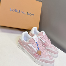 Louis Vuitton路易威登经典Trainer 系列运动鞋超多明星网红种草 鞋身以复古篮球鞋为灵感 Louis Vuitton路易威登经典Trainer 系列运动鞋超多明星网红种草 鞋身以复古篮球鞋为灵感