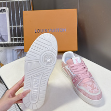 Louis Vuitton路易威登经典Trainer 系列运动鞋超多明星网红种草 鞋身以复古篮球鞋为灵感 Louis Vuitton路易威登经典Trainer 系列运动鞋超多明星网红种草 鞋身以复古篮球鞋为灵感