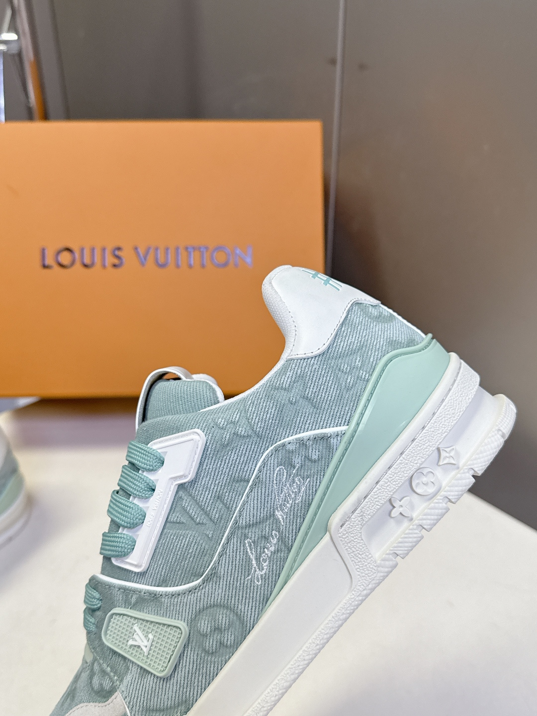Louis Vuitton路易威登经典Trainer 系列运动鞋超多明星网红种草 鞋身以复古篮球鞋为灵感