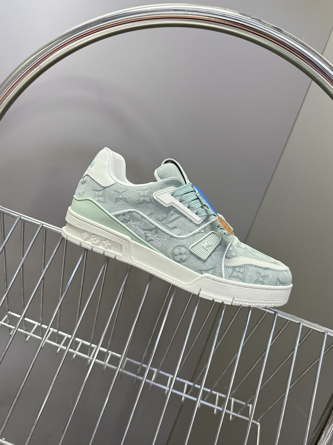 Louis Vuitton路易威登经典Trainer 系列运动鞋超多明星网红种草 鞋身以复古篮球鞋为灵感