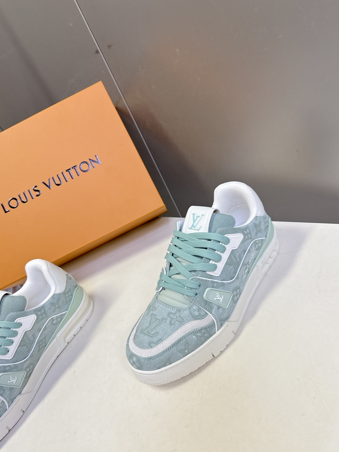 Louis Vuitton路易威登经典Trainer 系列运动鞋超多明星网红种草 鞋身以复古篮球鞋为灵感