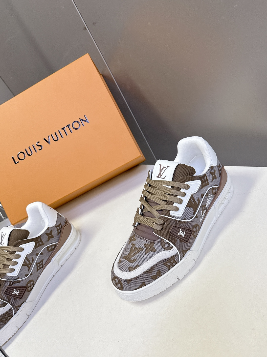 Louis Vuitton路易威登经典Trainer 系列运动鞋超多明星网红种草 鞋身以复古篮球鞋为灵感