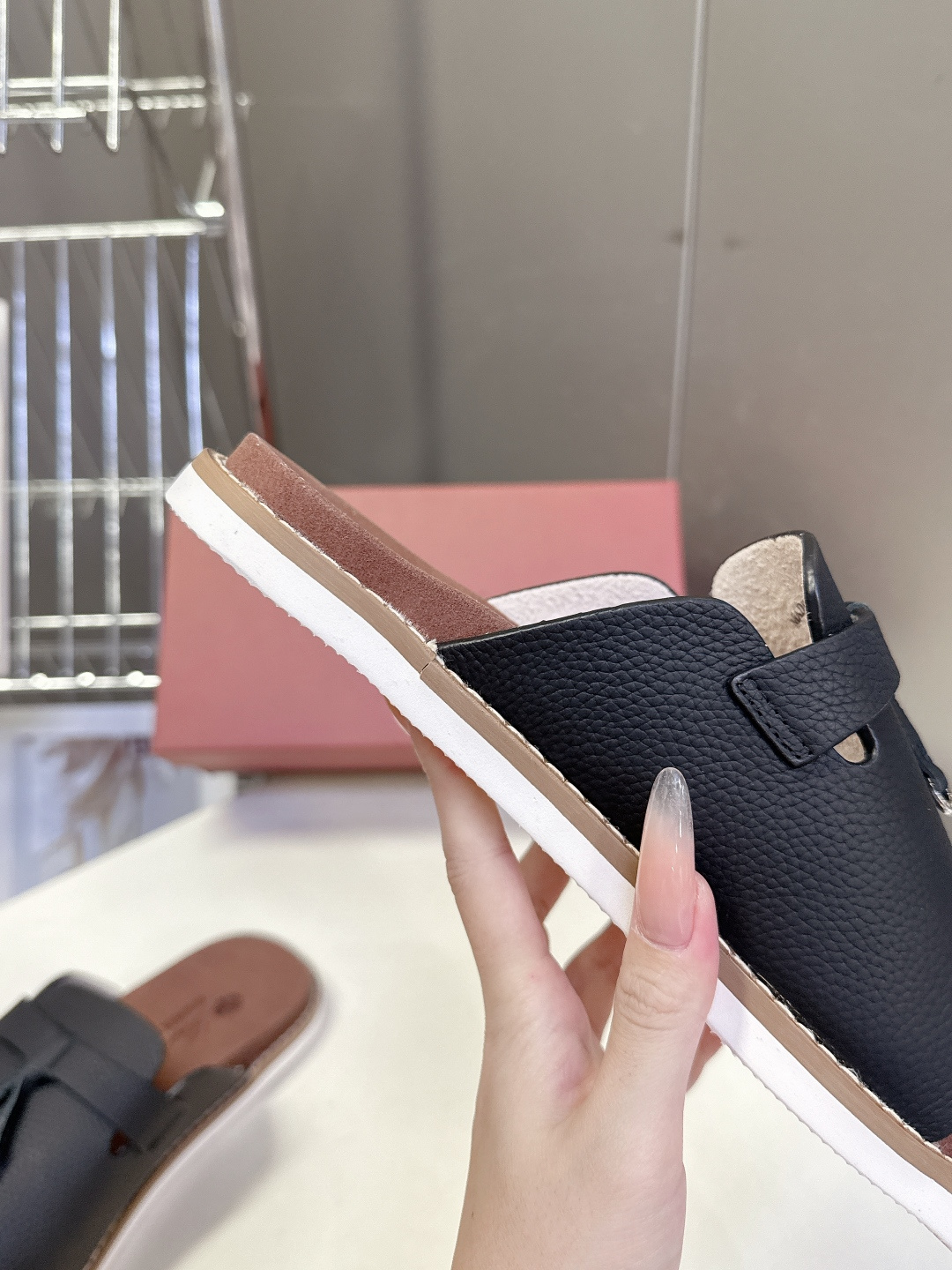 Loro Piana ‌诺悠翩雅春夏最新款老钱风休闲拖鞋超多明星网红种草 Loro Piana Runw
