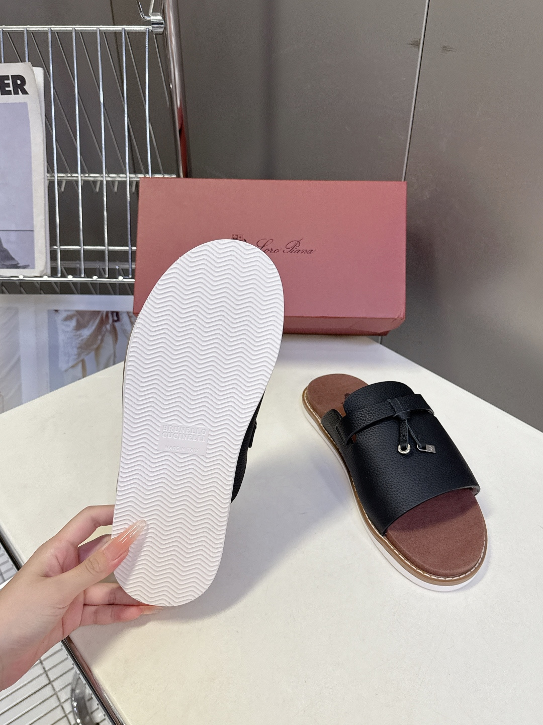 Loro Piana ‌诺悠翩雅春夏最新款老钱风休闲拖鞋超多明星网红种草 Loro Piana Runw