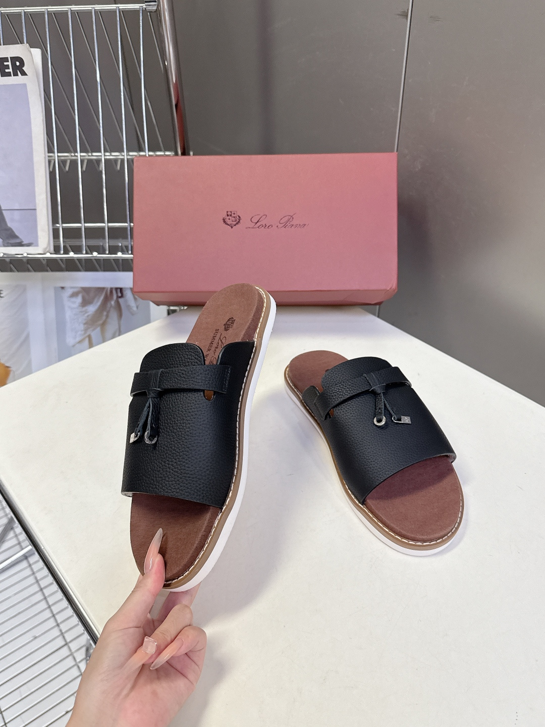 Loro Piana ‌诺悠翩雅春夏最新款老钱风休闲拖鞋超多明星网红种草 Loro Piana Runw