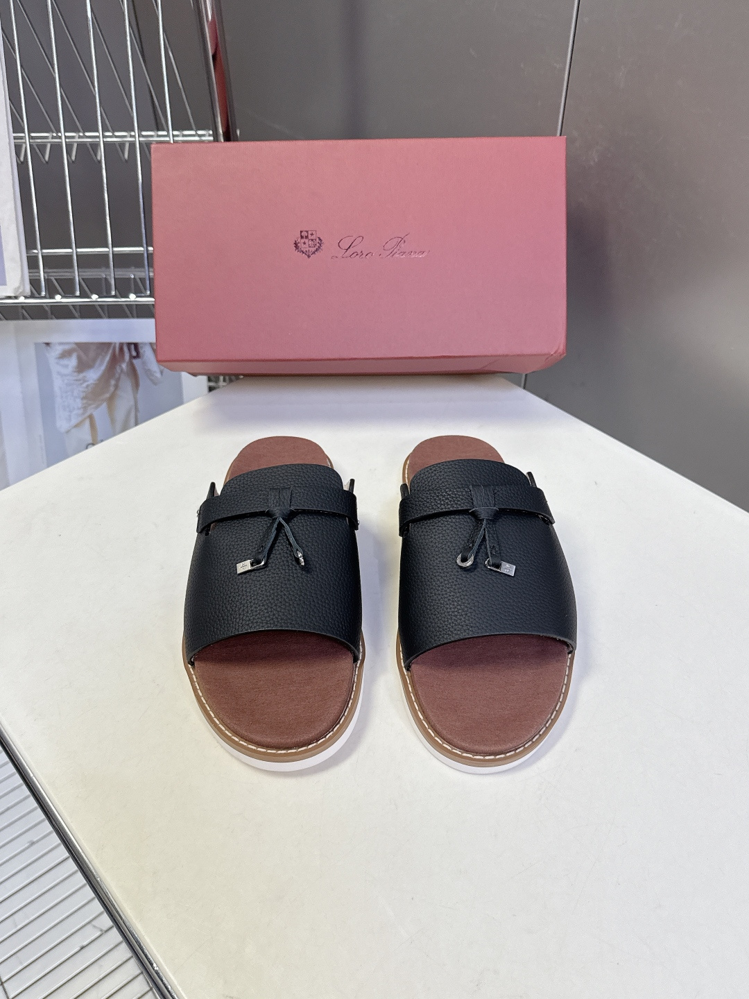 Loro Piana ‌诺悠翩雅春夏最新款老钱风休闲拖鞋超多明星网红种草 Loro Piana Runw