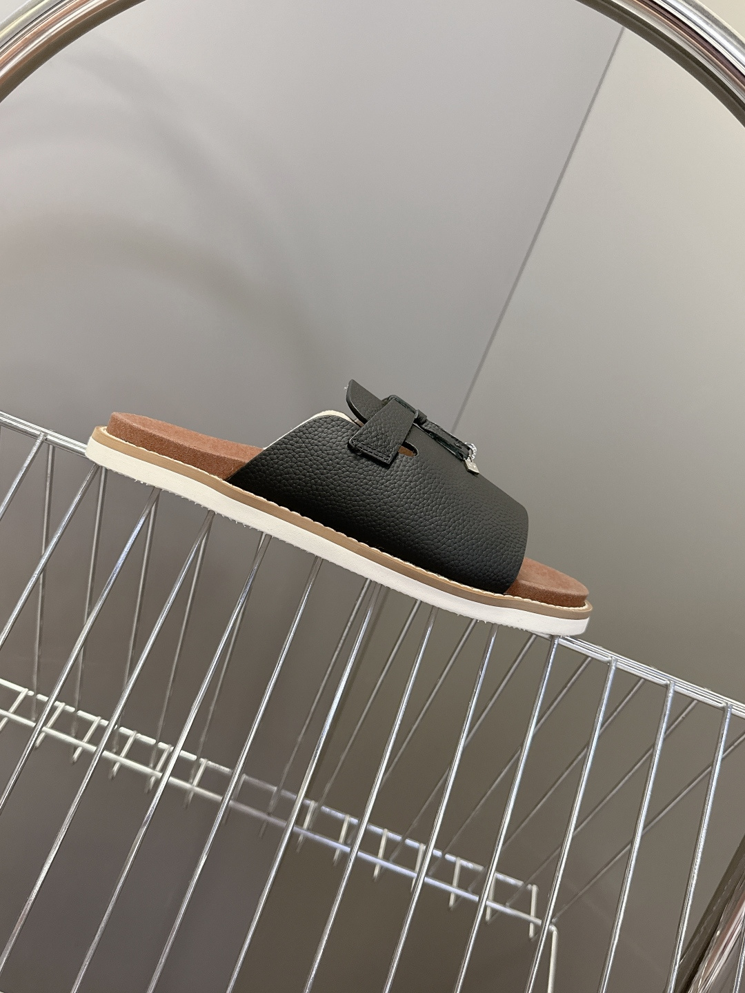 Loro Piana ‌诺悠翩雅春夏最新款老钱风休闲拖鞋超多明星网红种草 Loro Piana Runw