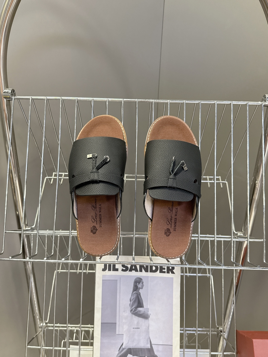 Loro Piana ‌诺悠翩雅春夏最新款老钱风休闲拖鞋超多明星网红种草 Loro Piana Runw
