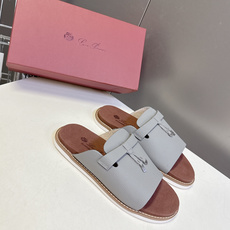 Loro Piana 诺悠翩雅春夏最新款老钱风休闲拖鞋超多明星网红种草 Loro Piana Runw Loro Piana 诺悠翩雅春夏最新款老钱风休闲拖鞋超多明星网红种草 Loro Piana Runw