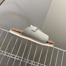 Loro Piana 诺悠翩雅春夏最新款老钱风休闲拖鞋超多明星网红种草 Loro Piana Runw Loro Piana 诺悠翩雅春夏最新款老钱风休闲拖鞋超多明星网红种草 Loro Piana Runw