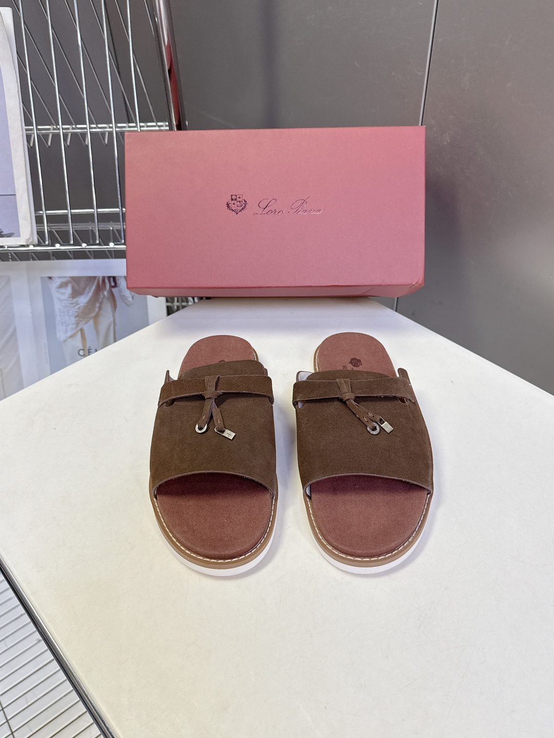 Loro Piana ‌诺悠翩雅春夏最新款老钱风休闲拖鞋超多明星网红种草 Loro Piana Runw