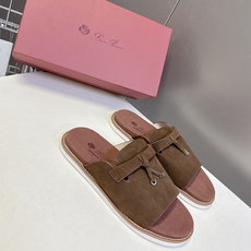 Loro Piana 诺悠翩雅春夏最新款老钱风休闲拖鞋超多明星网红种草 Loro Piana Runw Loro Piana 诺悠翩雅春夏最新款老钱风休闲拖鞋超多明星网红种草 Loro Piana Runw