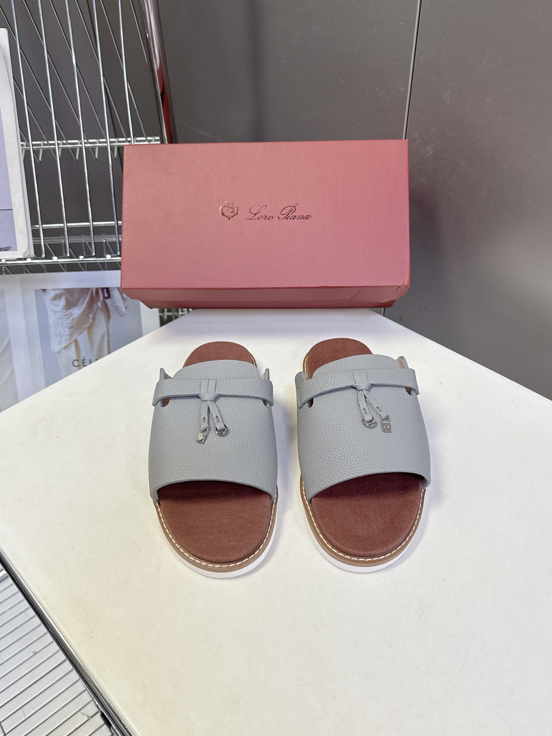 Loro Piana ‌诺悠翩雅春夏最新款老钱风休闲拖鞋超多明星网红种草 Loro Piana Runw