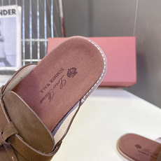 Loro Piana 诺悠翩雅春夏最新款老钱风休闲拖鞋超多明星网红种草 Loro Piana Runw Loro Piana 诺悠翩雅春夏最新款老钱风休闲拖鞋超多明星网红种草 Loro Piana Runw