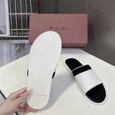 Loro Piana 诺悠翩雅春夏最新款老钱风一字拖这是LP经典的伊奥利亚度假一字拖 也是轻奢圈公认的「 Loro Piana 诺悠翩雅春夏最新款老钱风一字拖这是LP经典的伊奥利亚度假一字拖 也是轻奢圈公认的「