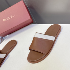 Loro Piana 诺悠翩雅春夏最新款老钱风一字拖这是LP经典的伊奥利亚度假一字拖 也是轻奢圈公认的「 Loro Piana 诺悠翩雅春夏最新款老钱风一字拖这是LP经典的伊奥利亚度假一字拖 也是轻奢圈公认的「