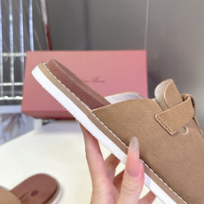 Loro Piana 诺悠翩雅春夏最新款老钱风休闲拖鞋超多明星网红种草 Loro Piana Runw Loro Piana 诺悠翩雅春夏最新款老钱风休闲拖鞋超多明星网红种草 Loro Piana Runw