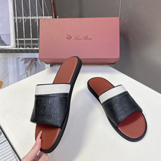 Loro Piana 诺悠翩雅春夏最新款老钱风一字拖这是LP经典的伊奥利亚度假一字拖 也是轻奢圈公认的「 Loro Piana 诺悠翩雅春夏最新款老钱风一字拖这是LP经典的伊奥利亚度假一字拖 也是轻奢圈公认的「