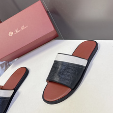 Loro Piana 诺悠翩雅春夏最新款老钱风一字拖这是LP经典的伊奥利亚度假一字拖 也是轻奢圈公认的「 Loro Piana 诺悠翩雅春夏最新款老钱风一字拖这是LP经典的伊奥利亚度假一字拖 也是轻奢圈公认的「