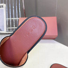 Loro Piana 诺悠翩雅春夏最新款老钱风一字拖这是LP经典的伊奥利亚度假一字拖 也是轻奢圈公认的「 Loro Piana 诺悠翩雅春夏最新款老钱风一字拖这是LP经典的伊奥利亚度假一字拖 也是轻奢圈公认的「