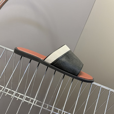 Loro Piana 诺悠翩雅春夏最新款老钱风一字拖这是LP经典的伊奥利亚度假一字拖 也是轻奢圈公认的「 Loro Piana 诺悠翩雅春夏最新款老钱风一字拖这是LP经典的伊奥利亚度假一字拖 也是轻奢圈公认的「