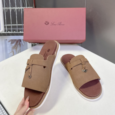 Loro Piana 诺悠翩雅春夏最新款老钱风休闲拖鞋超多明星网红种草 Loro Piana Runw Loro Piana 诺悠翩雅春夏最新款老钱风休闲拖鞋超多明星网红种草 Loro Piana Runw