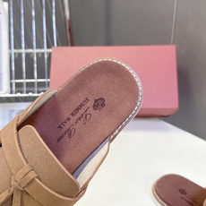 Loro Piana 诺悠翩雅春夏最新款老钱风休闲拖鞋超多明星网红种草 Loro Piana Runw Loro Piana 诺悠翩雅春夏最新款老钱风休闲拖鞋超多明星网红种草 Loro Piana Runw