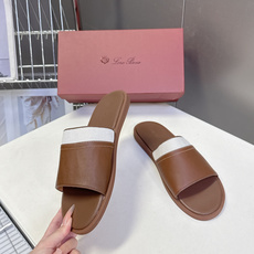 Loro Piana 诺悠翩雅春夏最新款老钱风一字拖这是LP经典的伊奥利亚度假一字拖 也是轻奢圈公认的「 Loro Piana 诺悠翩雅春夏最新款老钱风一字拖这是LP经典的伊奥利亚度假一字拖 也是轻奢圈公认的「
