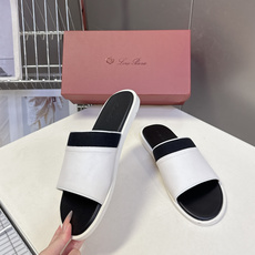 Loro Piana 诺悠翩雅春夏最新款老钱风一字拖这是LP经典的伊奥利亚度假一字拖 也是轻奢圈公认的「 Loro Piana 诺悠翩雅春夏最新款老钱风一字拖这是LP经典的伊奥利亚度假一字拖 也是轻奢圈公认的「
