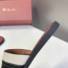 Loro Piana 诺悠翩雅春夏最新款老钱风一字拖这是LP经典的伊奥利亚度假一字拖 也是轻奢圈公认的「 Loro Piana 诺悠翩雅春夏最新款老钱风一字拖这是LP经典的伊奥利亚度假一字拖 也是轻奢圈公认的「