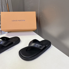 Louis Vuitton路易威登春夏最新款厚底人字拖鞋超多明星网红种草 这是LV春夏日常休闲人字拖 兼 Louis Vuitton路易威登春夏最新款厚底人字拖鞋超多明星网红种草 这是LV春夏日常休闲人字拖 兼