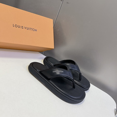 Louis Vuitton路易威登春夏最新款厚底人字拖鞋超多明星网红种草 这是LV春夏日常休闲人字拖 兼 Louis Vuitton路易威登春夏最新款厚底人字拖鞋超多明星网红种草 这是LV春夏日常休闲人字拖 兼
