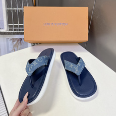 Louis Vuitton路易威登春夏最新款厚底人字拖鞋超多明星网红种草 这是LV春夏日常休闲人字拖 兼 Louis Vuitton路易威登春夏最新款厚底人字拖鞋超多明星网红种草 这是LV春夏日常休闲人字拖 兼