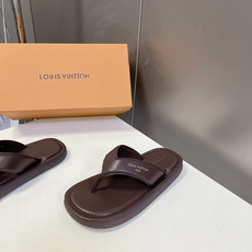 Louis Vuitton路易威登春夏最新款厚底人字拖鞋超多明星网红种草 这是LV春夏日常休闲人字拖 兼 Louis Vuitton路易威登春夏最新款厚底人字拖鞋超多明星网红种草 这是LV春夏日常休闲人字拖 兼