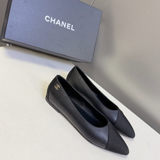 CHANEL香奈儿最新款拼色尖头平底鞋超多明星网红种草 这是香奈儿经典通勤尖头平底鞋 主打轻熟优雅风,适 CHANEL香奈儿最新款拼色尖头平底鞋超多明星网红种草 这是香奈儿经典通勤尖头平底鞋 主打轻熟优雅风,适