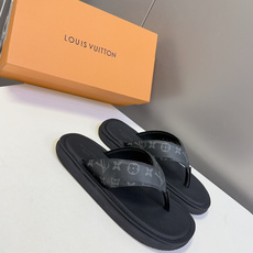 Louis Vuitton路易威登春夏最新款厚底人字拖鞋超多明星网红种草 这是LV春夏日常休闲人字拖 兼 Louis Vuitton路易威登春夏最新款厚底人字拖鞋超多明星网红种草 这是LV春夏日常休闲人字拖 兼