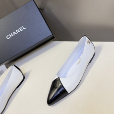 CHANEL香奈儿最新款拼色尖头平底鞋超多明星网红种草 这是香奈儿经典通勤尖头平底鞋 主打轻熟优雅风,适 CHANEL香奈儿最新款拼色尖头平底鞋超多明星网红种草 这是香奈儿经典通勤尖头平底鞋 主打轻熟优雅风,适