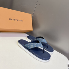 Louis Vuitton路易威登春夏最新款厚底人字拖鞋超多明星网红种草 这是LV春夏日常休闲人字拖 兼 Louis Vuitton路易威登春夏最新款厚底人字拖鞋超多明星网红种草 这是LV春夏日常休闲人字拖 兼